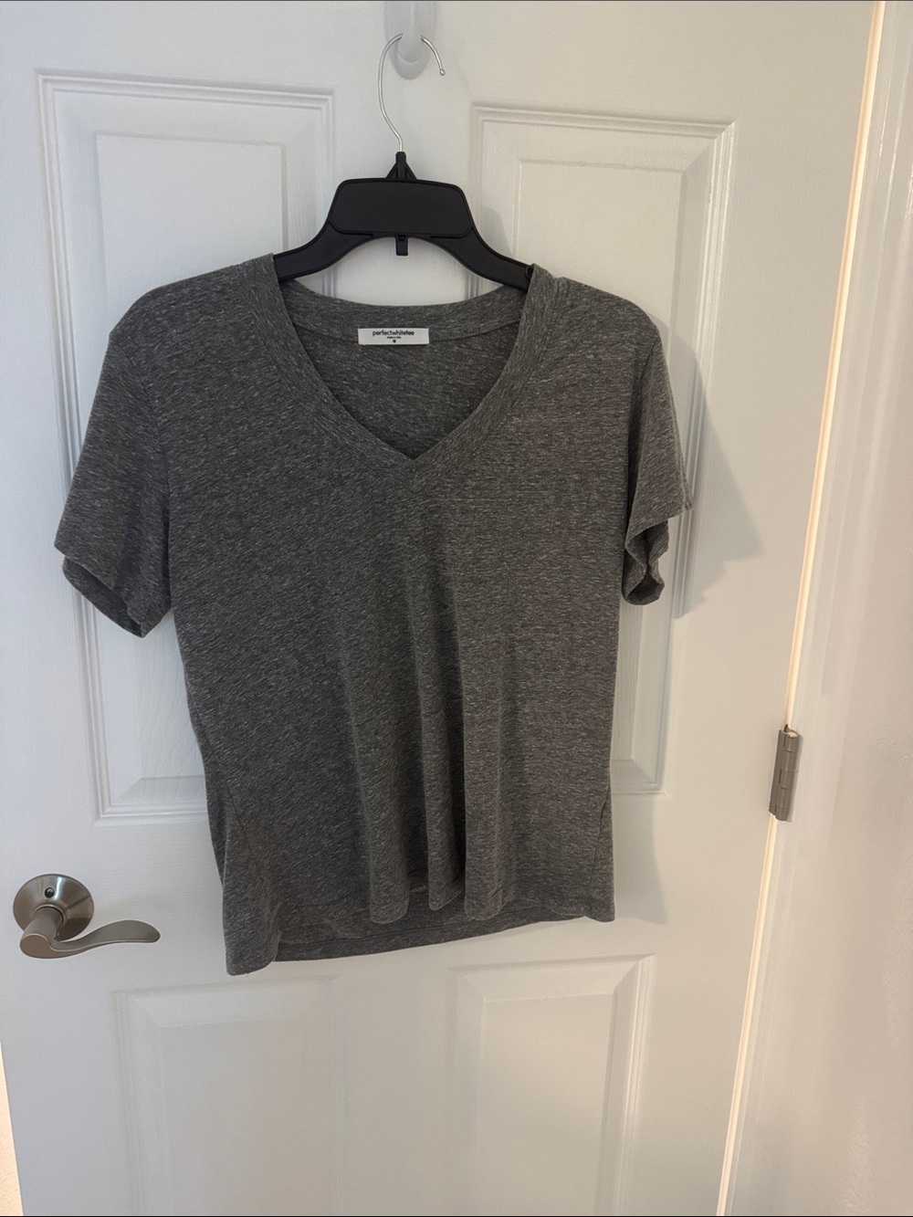 Perfect white tee gray short sleeve v neck t shirt M